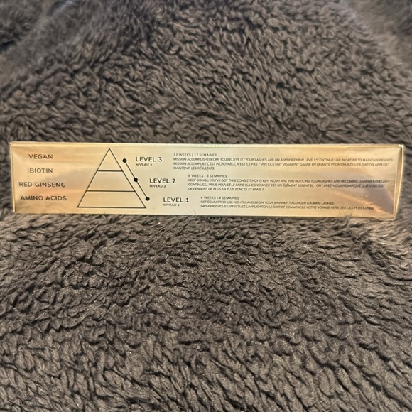 Lilly Lashes Level Up Lash Enhancing Serum - Picture 3 of 3